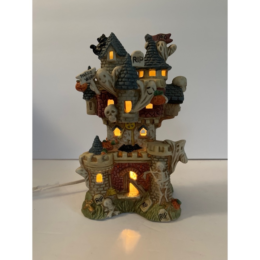 Vintage Halloween House Light Up Decoration